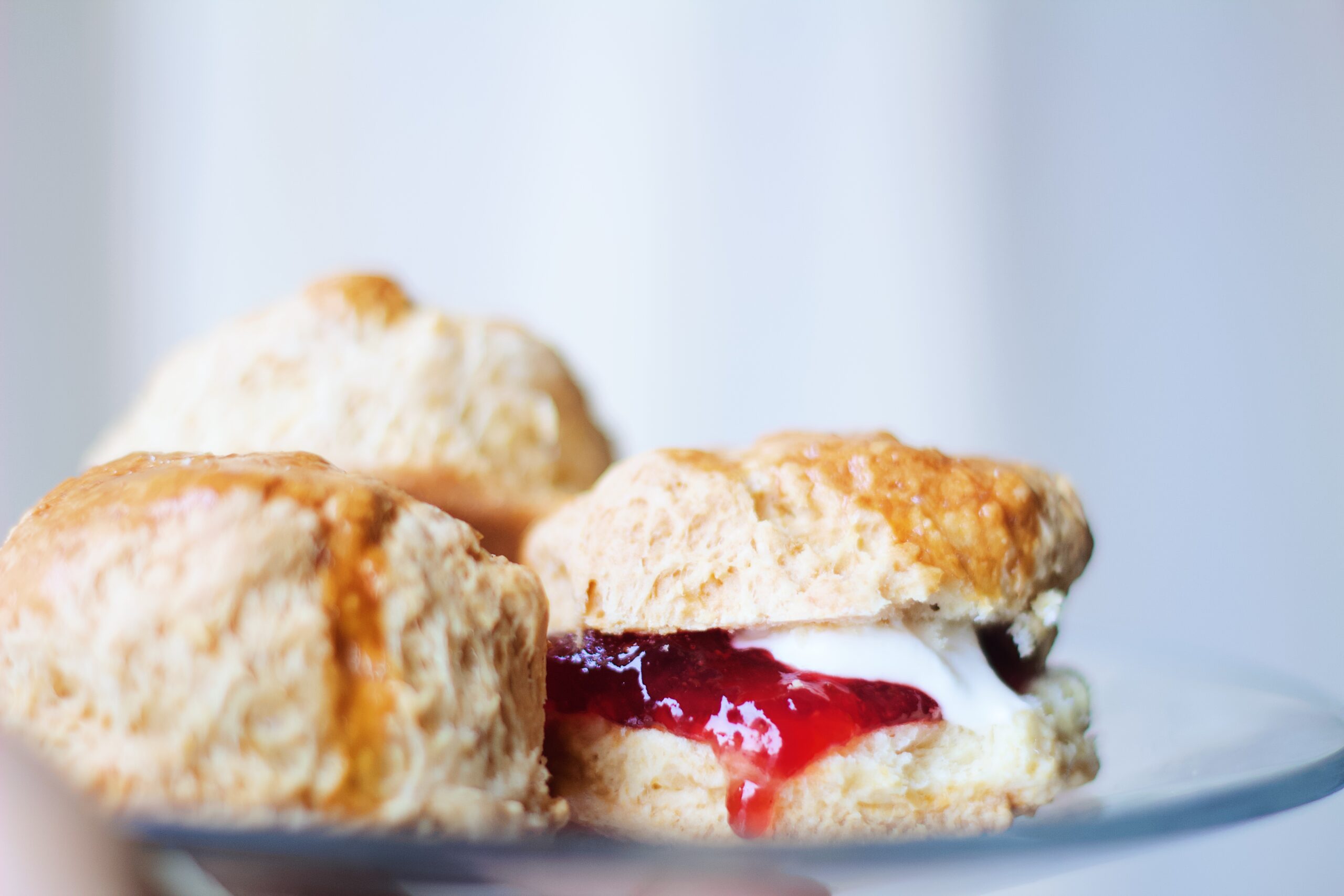 BREAKFAST THOUGHTS: HOW TO BAKE SCONES: