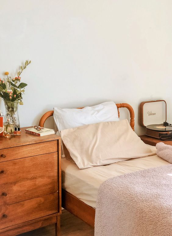 Bedroom Reveal: First Look at My Minimalist Mid-Century Decoration
